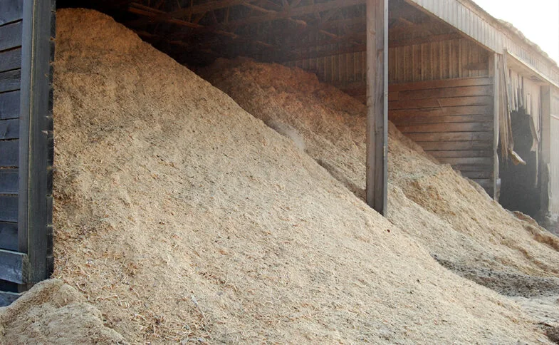 Savanna Pallets reduces waste by reselling the excess wood fiber left over from the pallet manufacturing process.